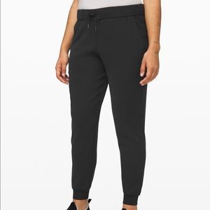 Lululemon on the fly joggers